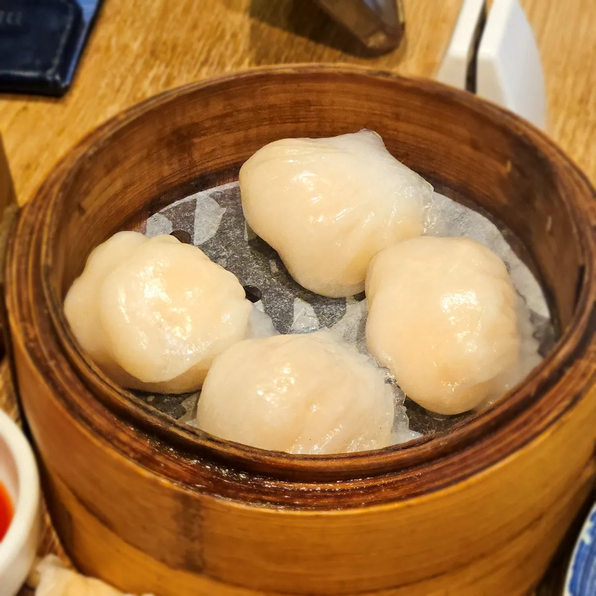 동그란-찜기에-딤섬-4조각