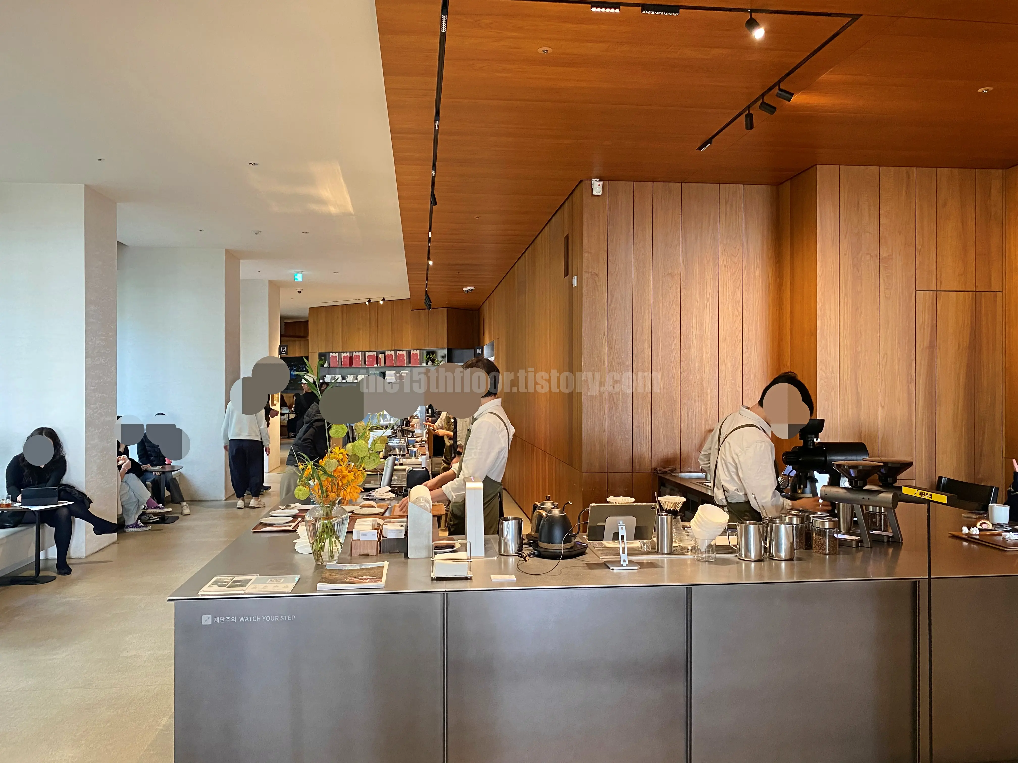 부산 해운대구 &amp;#39;모모스커피&amp;#39; 마린시티점 (내부)