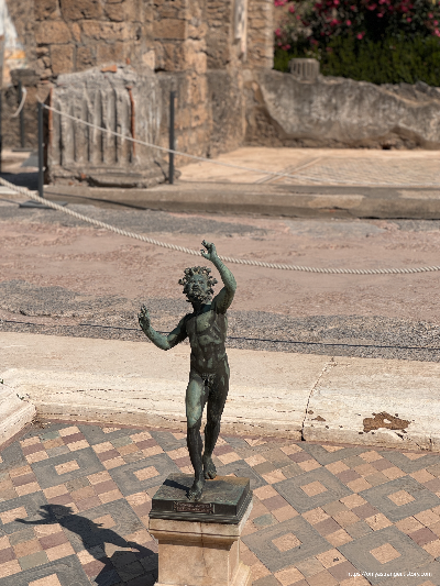 폼페이 귀족 정원 조각상