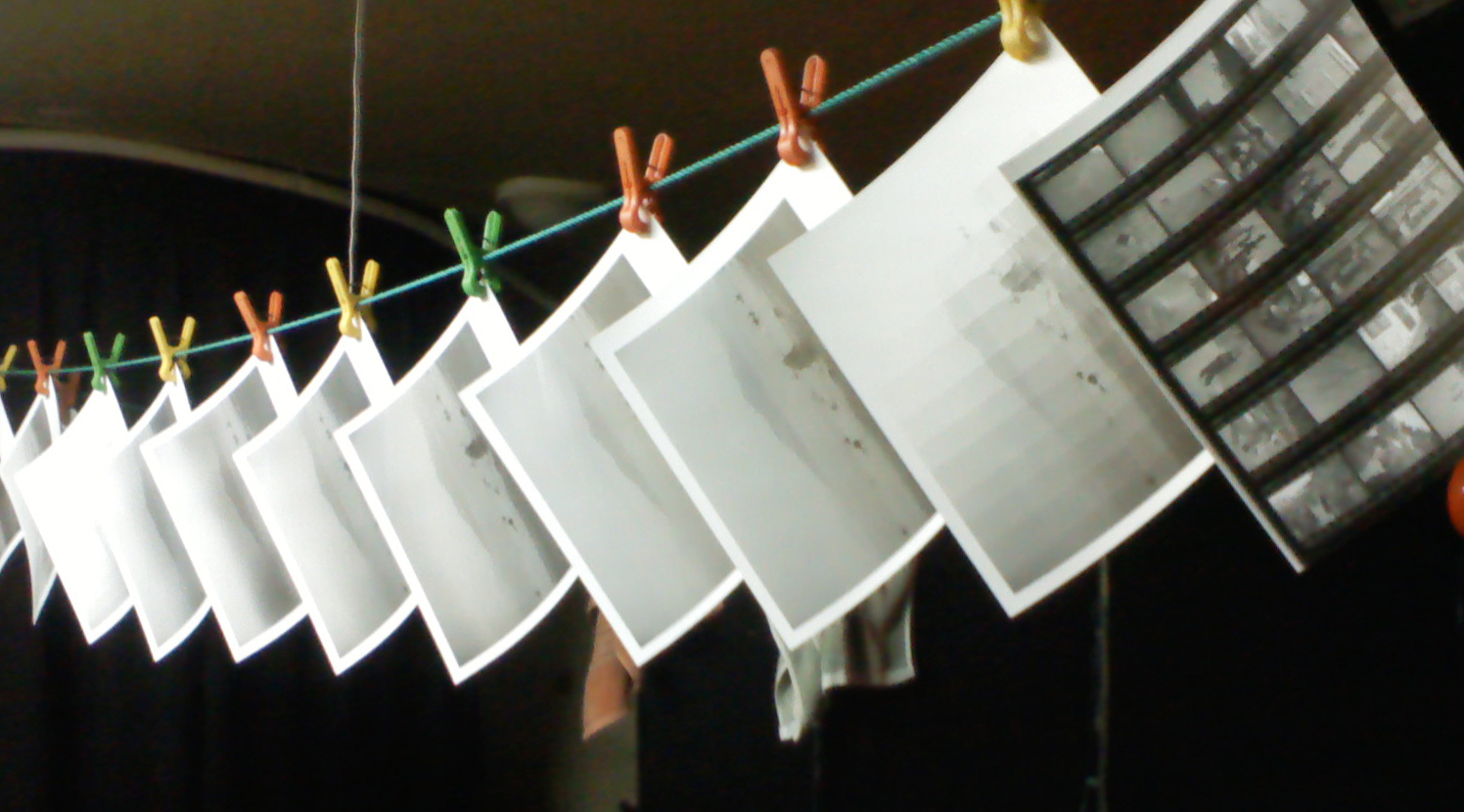 첫 인화물들 건조 중