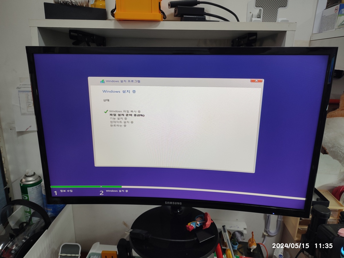 SSD 교체 후 윈도우10 설치 작업을 진행하고 있습니다.