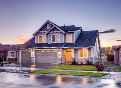 물권의-대표적인-사례인-주택이-석양아래-보인다