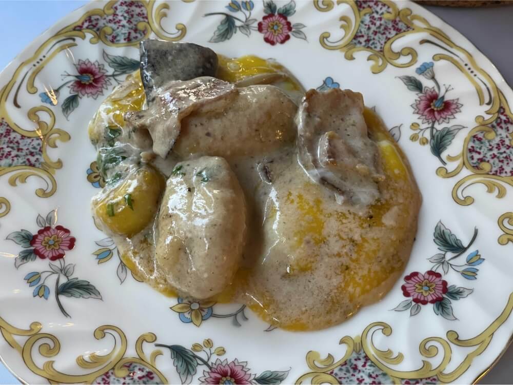 수란과 함께한 트러플 크림 홈메이드 뇨끼