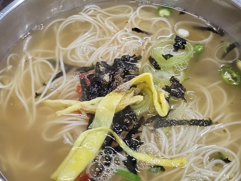체부동잔치집 서촌 로컬 맛집 경복궁역 맛집 잔치국수 메밀전병 만두국