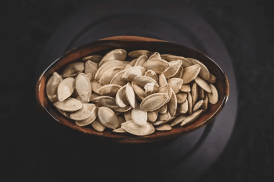 숙면 &건강 꿀팁: 밤에 먹으면 좋은 음식 6가지