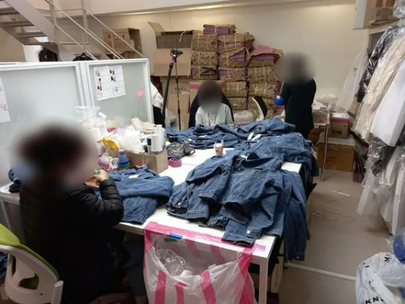 국내외 유명 브랜드 신상품 디자인을 베낀 모방품 2만여 점(정품가액 344억원 상당)을 제조&middot;판매한 혐의로 SNS 인플루언서인 기업 대표 A(34)씨가 구속 기소됐다. [사진=특허청]