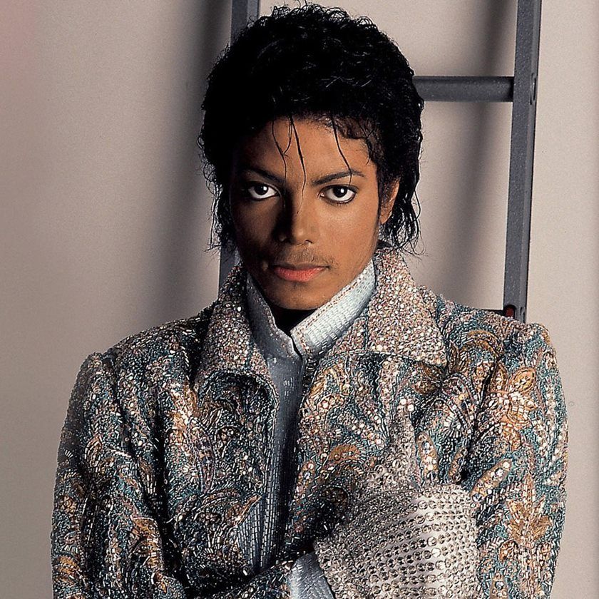 은색 정장의 마이클잭슨