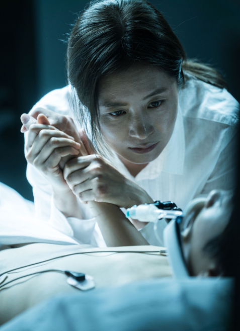 영화 니 부모 얼굴이 보고싶다 문소리