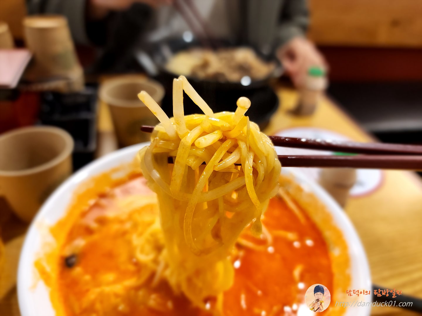 얇은 면과 숙주