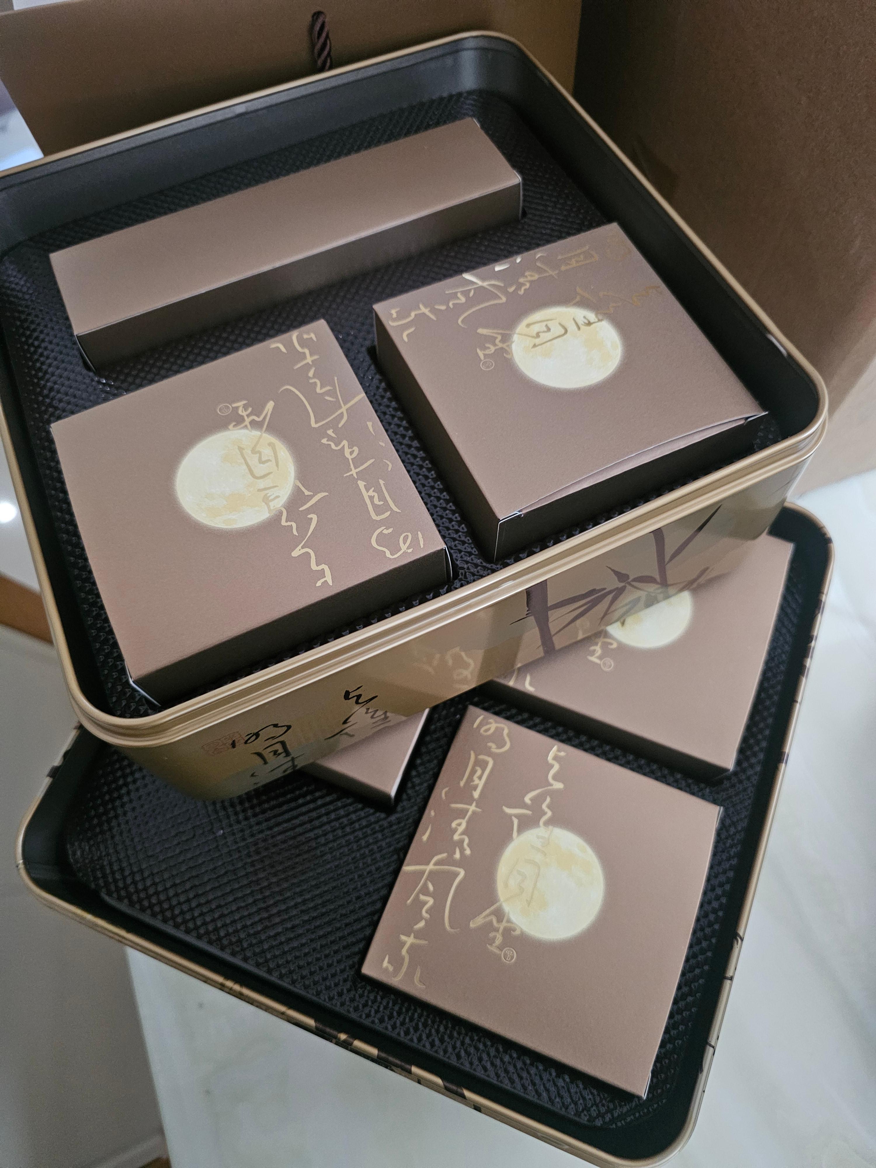 중추절에 먹는 월병 月饼