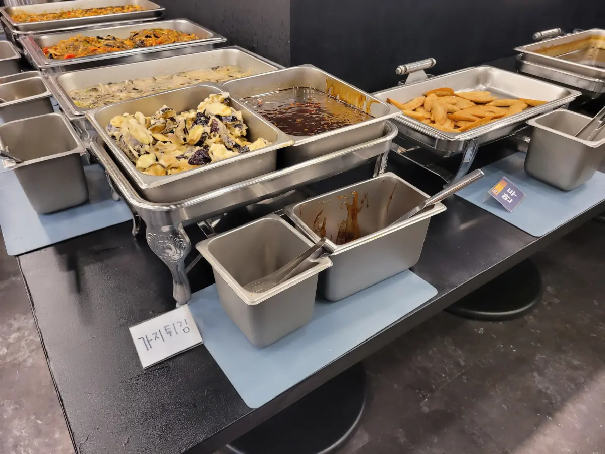 팬더웍-중식-뷔페-가지-튀김과-소스