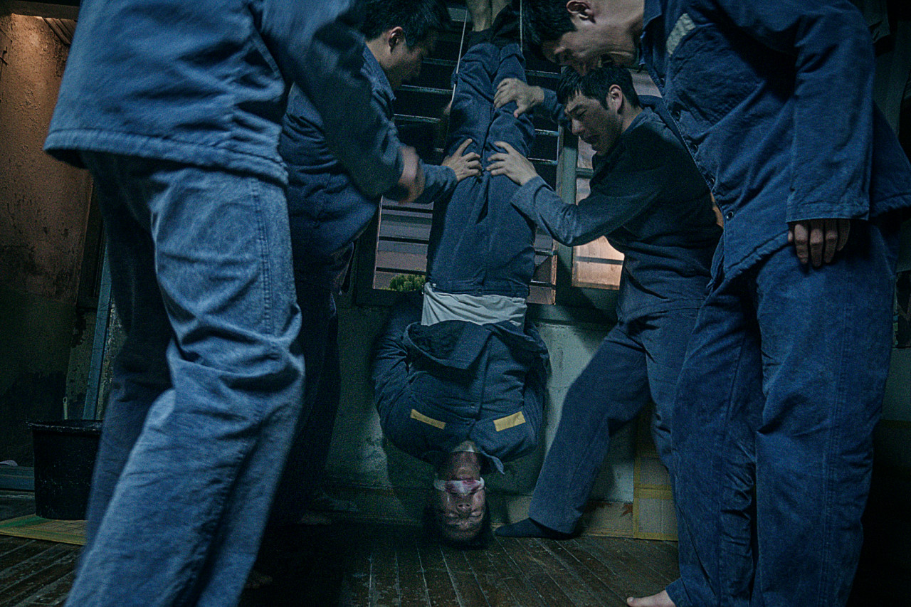 송유건을 괴롭히는 창길