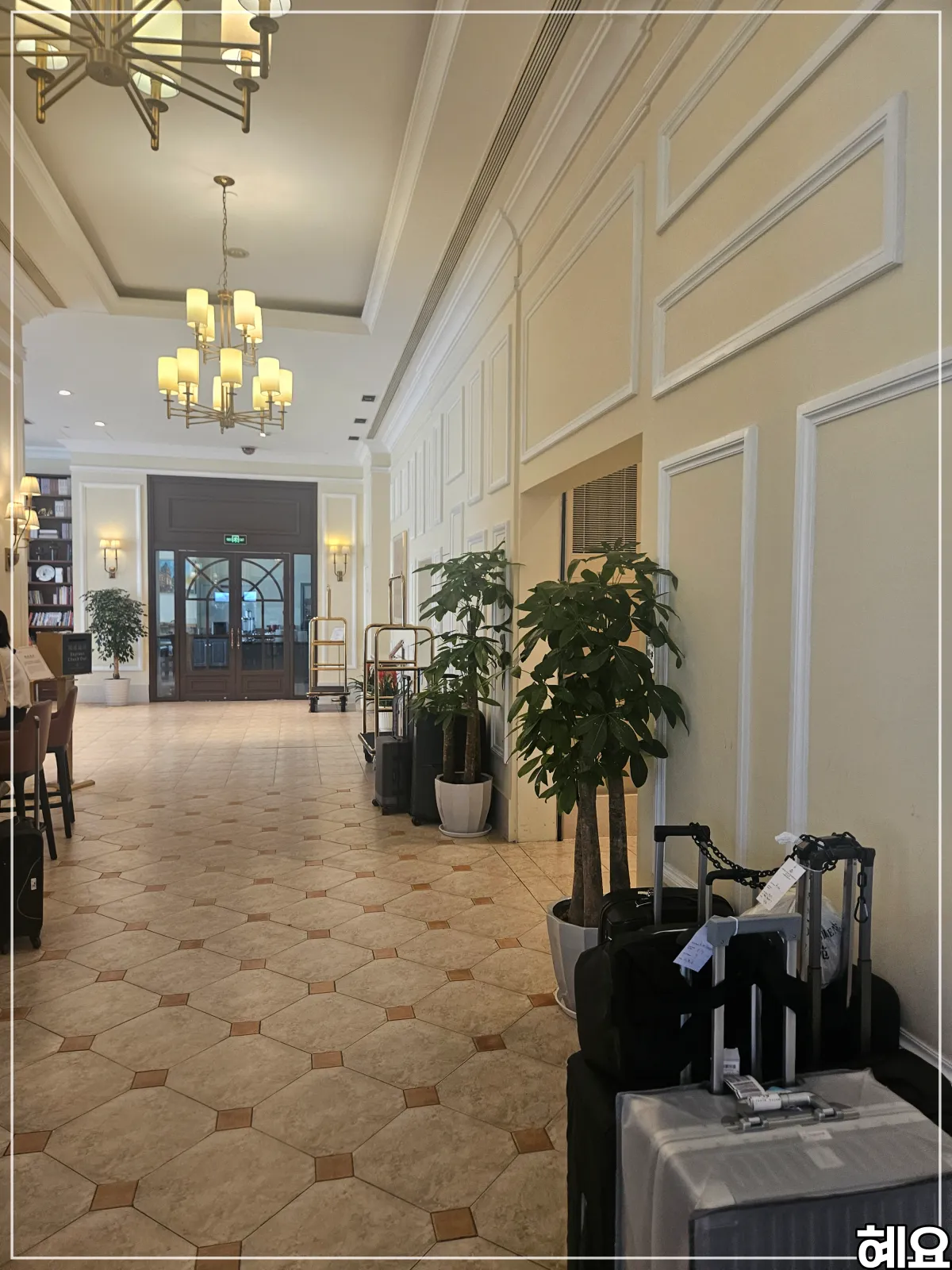 상하이-그린-코트-레지던스-시티-센터-로비-분위기