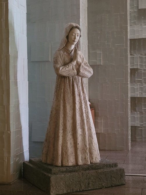 서울대교구 상도동성당 성모상