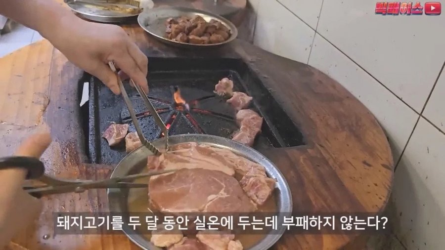 실온에서 2달 숙성시킨다는 유명 돼지갈비집.jpg 실온에서 2달 숙성시킨다는 유명 돼지갈비집.jpg