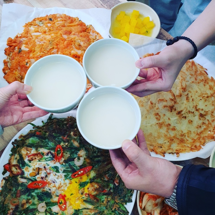 투데이 맛있는 메뉴 중년의 소울푸드 한치칼국수 & 감자전 맛집 추천 부산 부산역 맛집