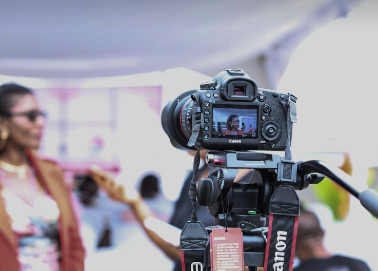 거리 인터뷰 모습