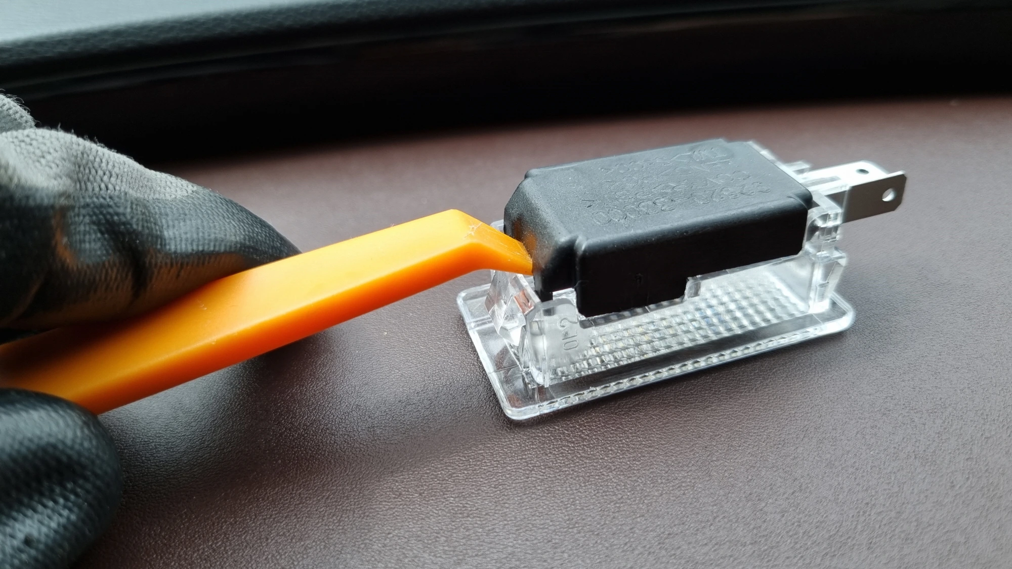 커버 여는 모습