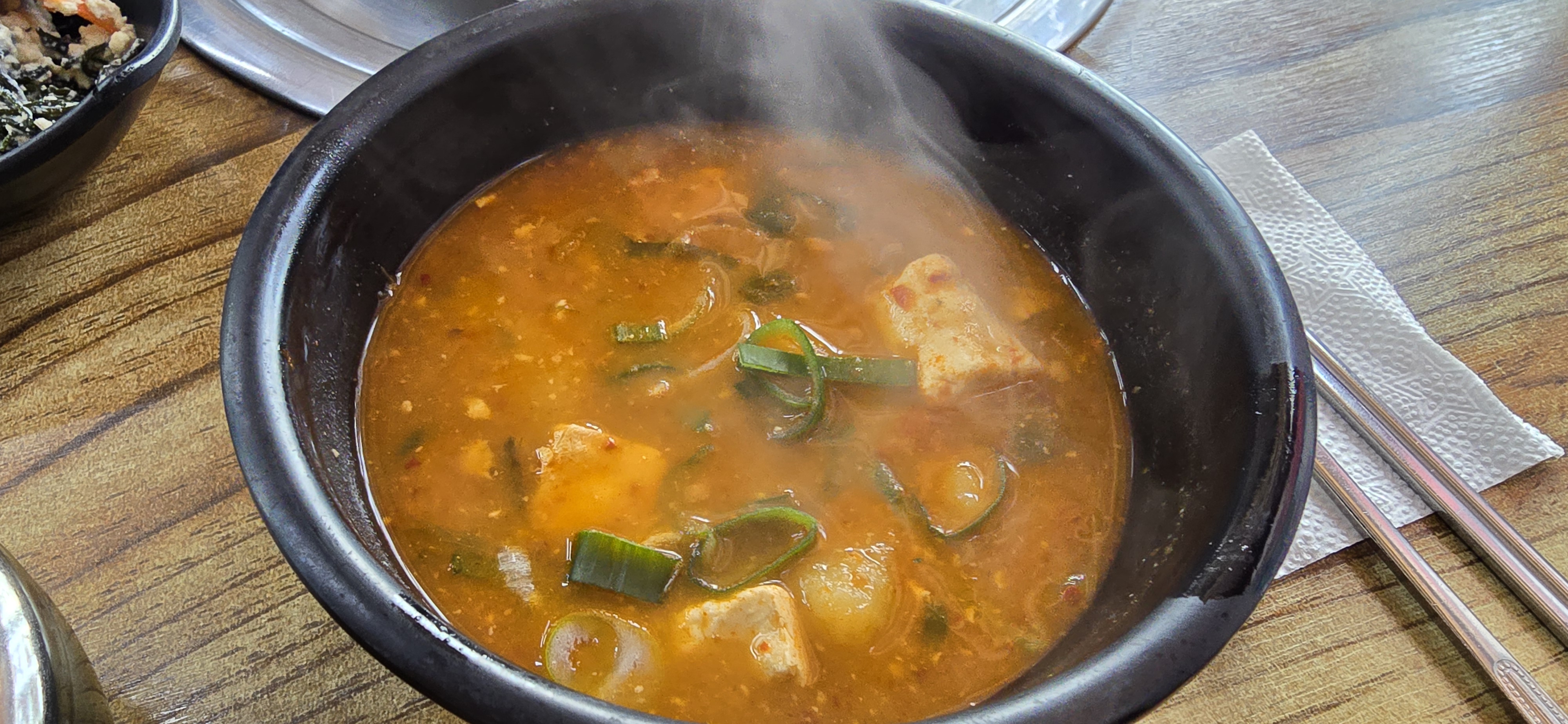 덕이네 생선백반에 나오는 국