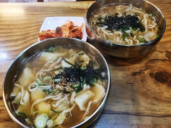 6시내고향 부평종합시장 흑미칼국수와 칼제비