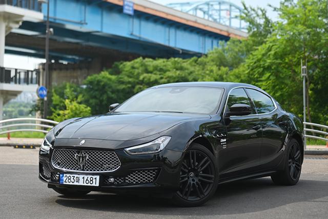 [시승기] 전동화 시대를 앞둔 마세라티의 선택 &ndash; 마세라티 기블리 GT 하이브리드