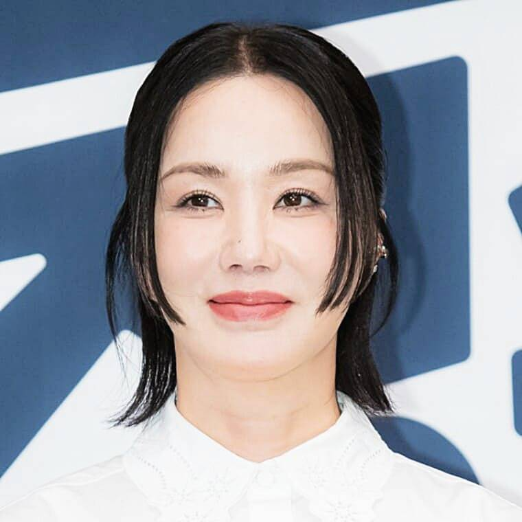 가수-겸-배우-엄정화
