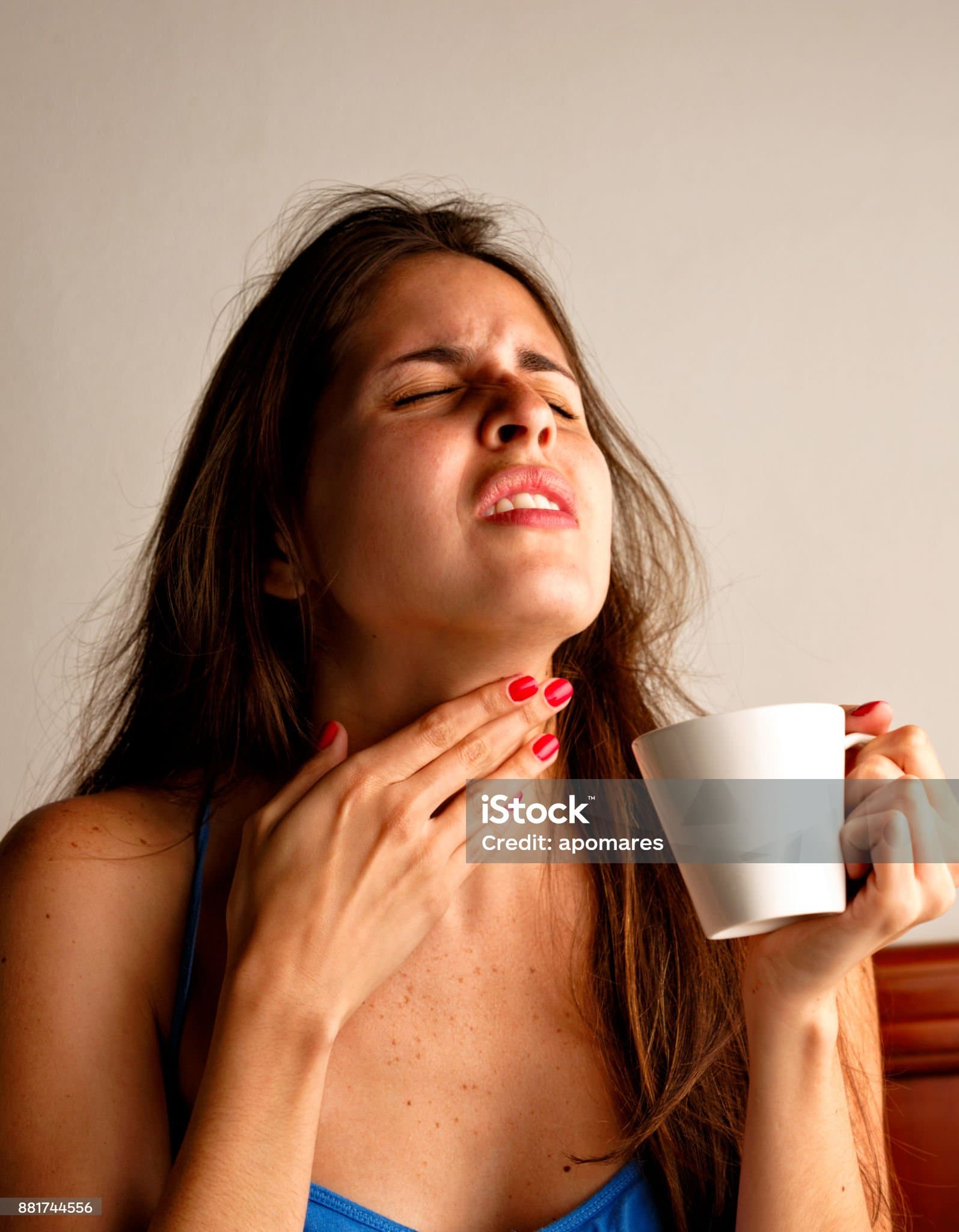 목에 가래가 항상 붙어 있는 것&amp;#44; 감기 아닌데 계속 생기는 이유