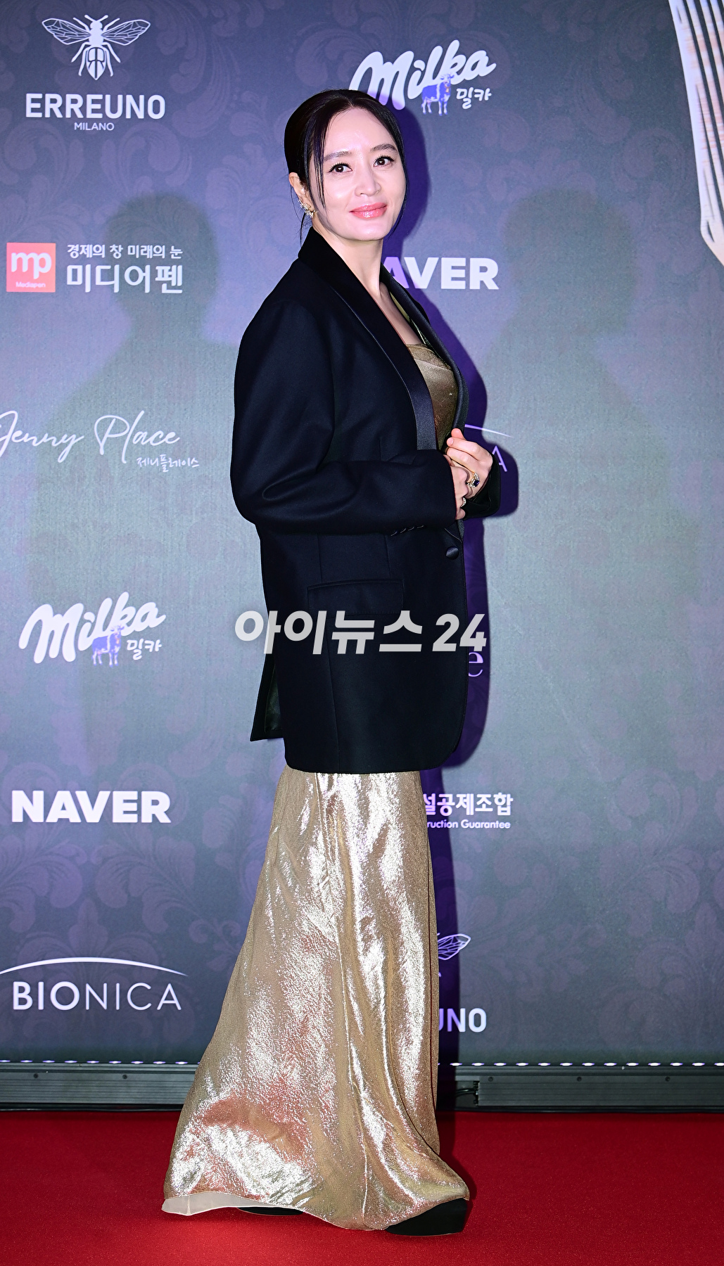 배우 김혜수가 7일 오후 서울 강남구 논현동 건설회관 비스타홀에서 열린 &#39;28회 춘사국제영화제&#39; 시상식에 참석하고 있다. [사진=정소희 기자]