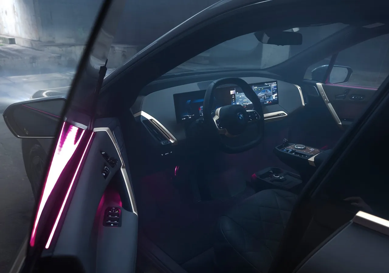 BMW IX M60 차량 이미지