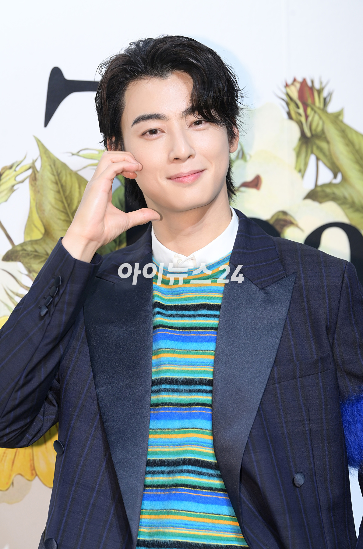 아스트로 차은우가 13일 오후 서울 성동구 성수동 한 스튜디오에서 열린 디올 맨즈 티얼즈 컬렉션 출시 팝업스토어 행사에 참석하고 있다. [사진=정소희 기자]