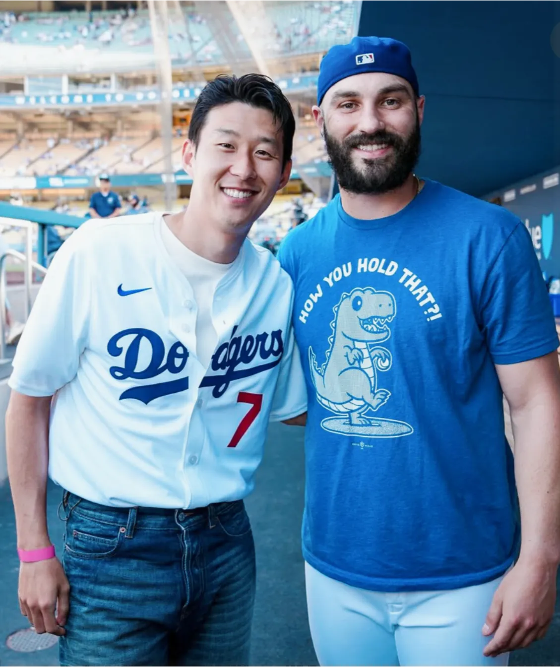 손흥민 시구&amp;#44; 뷔 시구&amp;#44; MLB 시구&amp;#44; 메이저리그 시구&amp;#44; 손흥민 MLB&amp;#44; 뷔 MLB&amp;#44; 다저스타디움 시구&amp;#44; 양키스타디움 시구&amp;#44; MLB 시구 비교&amp;#44; 시구 레전드&amp;#44; MLB 역대 시구&amp;#44; 조지 부시 시구&amp;#44; 버락 오바마 시구&amp;#44; 50센트 시구&amp;#44; 시모네 바일스 시구&amp;#44; 유현진 배지현 시구&amp;#44; K스타 시구&amp;#44; 한류 스타 시구&amp;#44; MLB 팬 서비스&amp;#44; 뷔 손흥민 브로맨스&amp;#44; 뷔 팬 서비스&amp;#44; 손흥민 글로벌 인기&amp;#44; K팝 메이저리그 진출&amp;#44; 메이저리그 한류&amp;#44; MLB 문화 마케팅&amp;#44; 스포츠 퍼포먼스&amp;#44; 한국 연예인 시구&amp;#44; 손흥민 뷔 직캠&amp;#44; 시구 레전드 영상