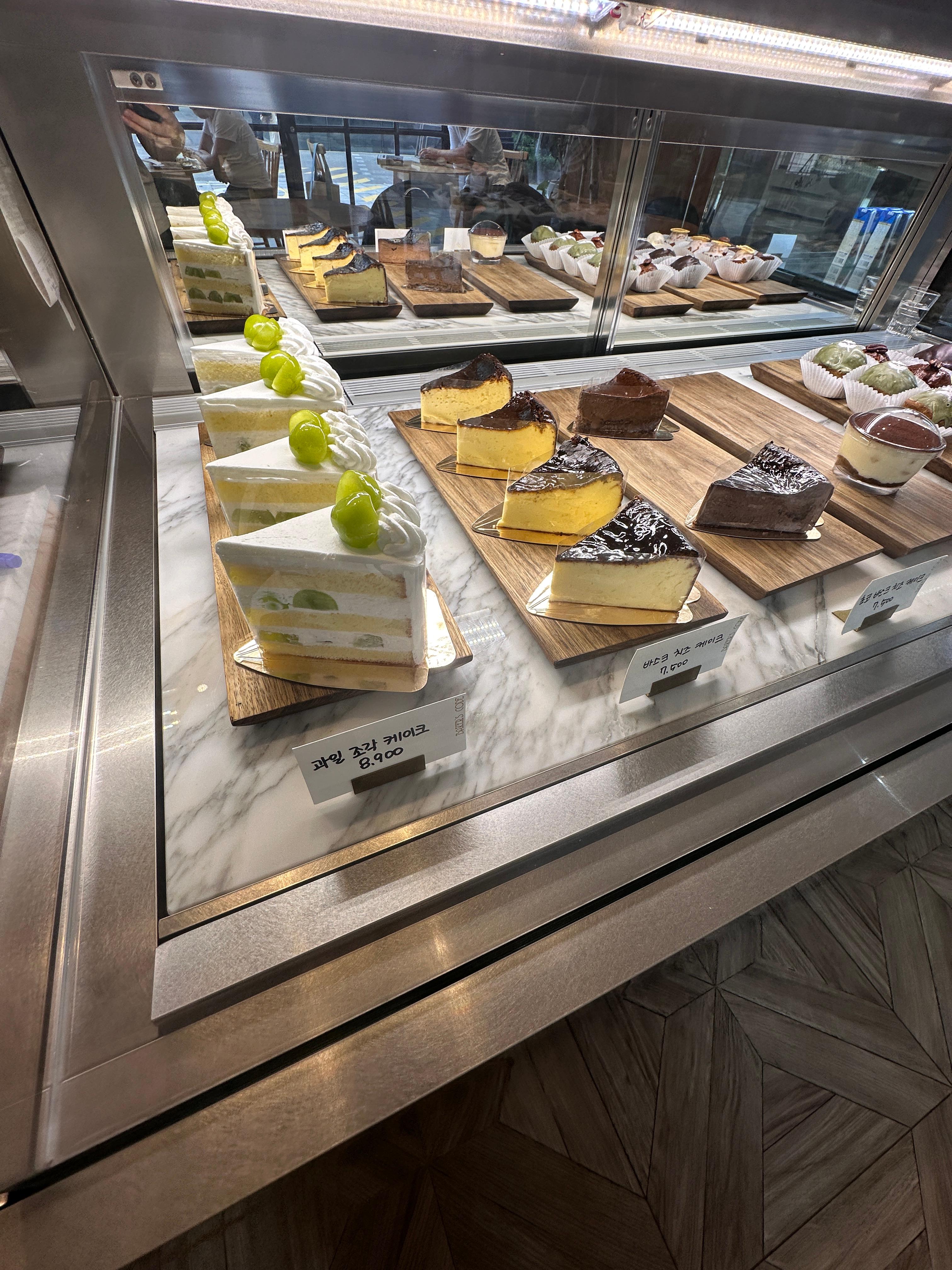 용산 해링턴스퀘어 빵집 추천｜프랑스 밀가루로 만든 미니 식빵이 매력적인 베이커스 코드