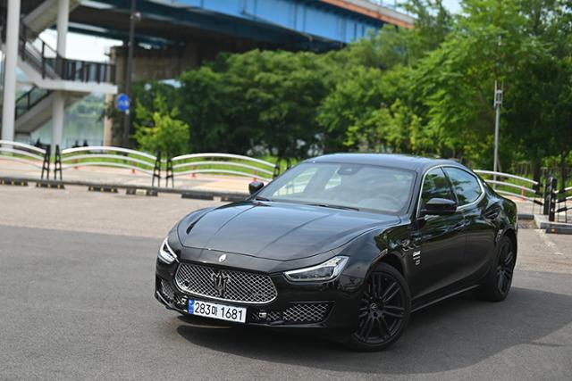 [시승기] 전동화 시대를 앞둔 마세라티의 선택 – 마세라티 기블리 GT 하이브리드