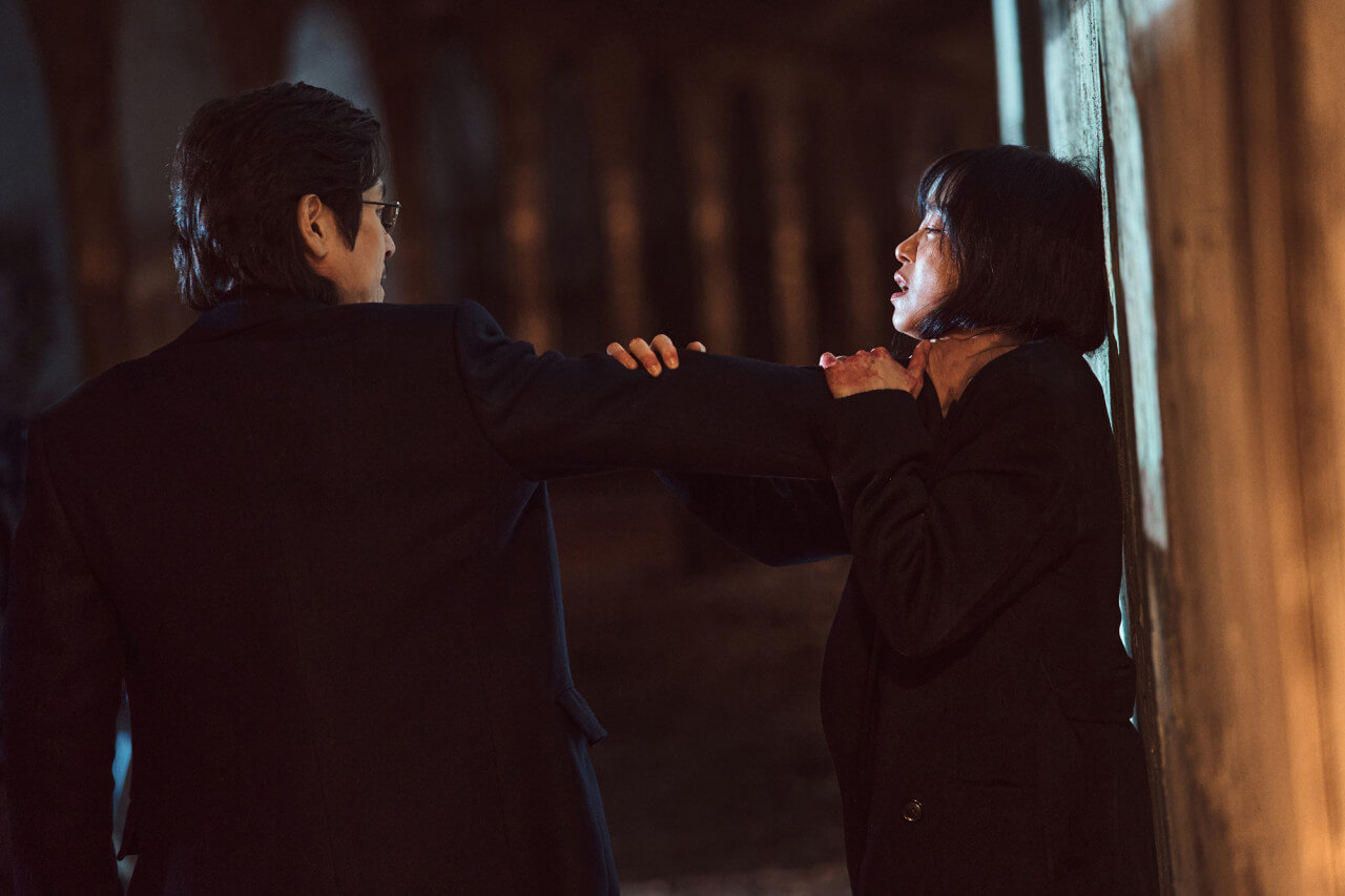 길복순의 목을 조르는 차민규