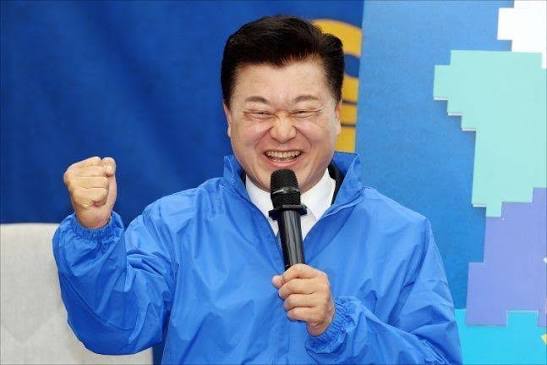 신용한 충북지사 압수수색