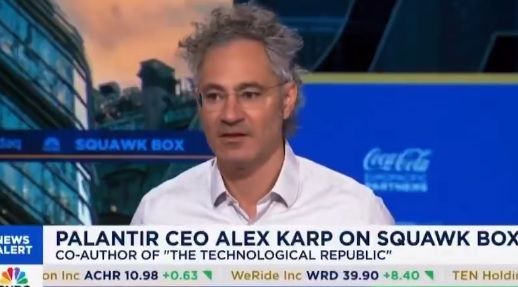 지난 19일(현지시간) 미 CNBC 방송과의 인터뷰에서 "이교적 신앙(Paganism)이 미국 사회와 대학에 침투했다"며 주장하는 카프 CEO. 일반적인 실리콘밸리 기업인과 달리 철학을 전공한 그는 사회, 정치적 견해를 거침없이 표현하는 것으로도 유명하다.