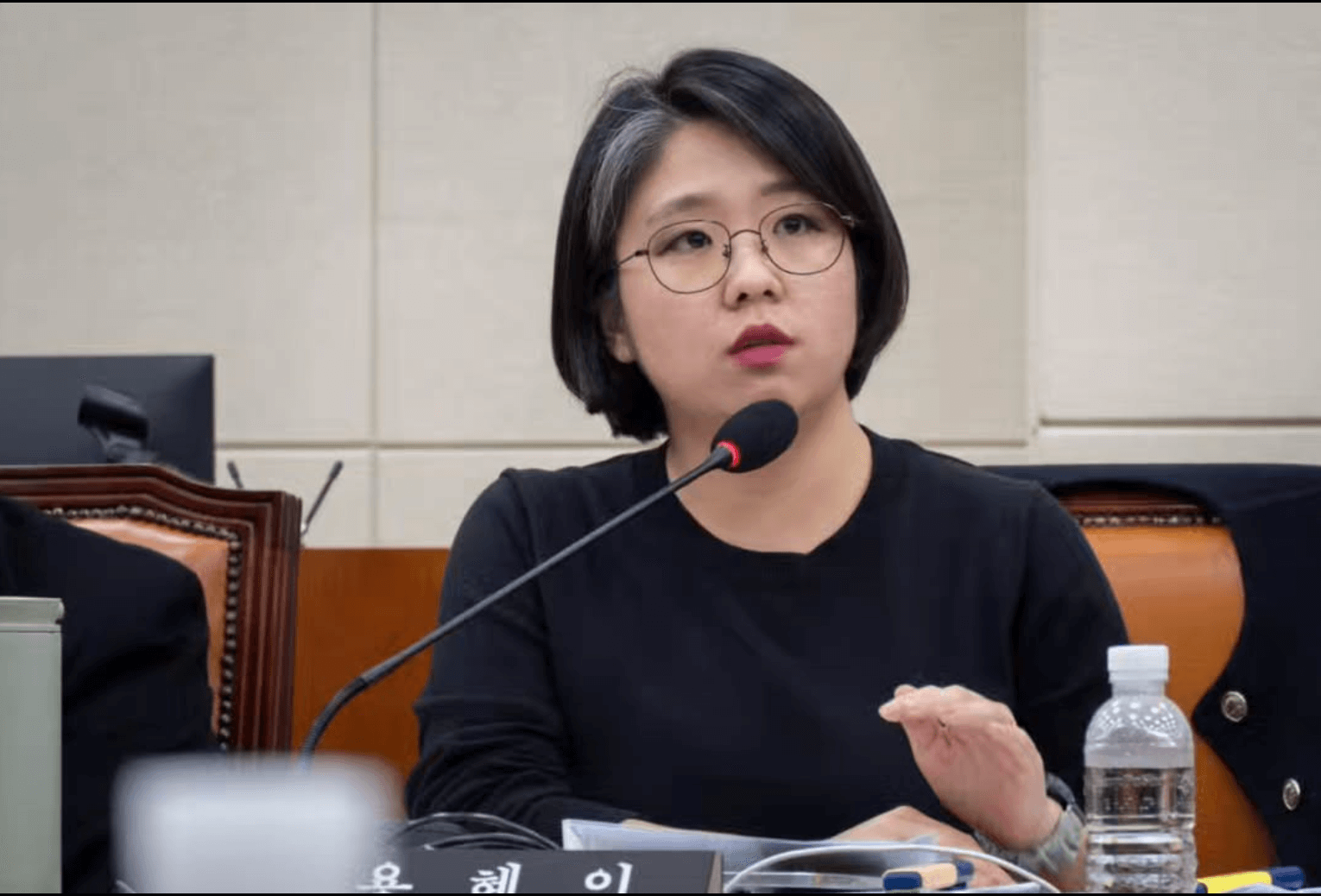 정치인 용혜인 흰머리