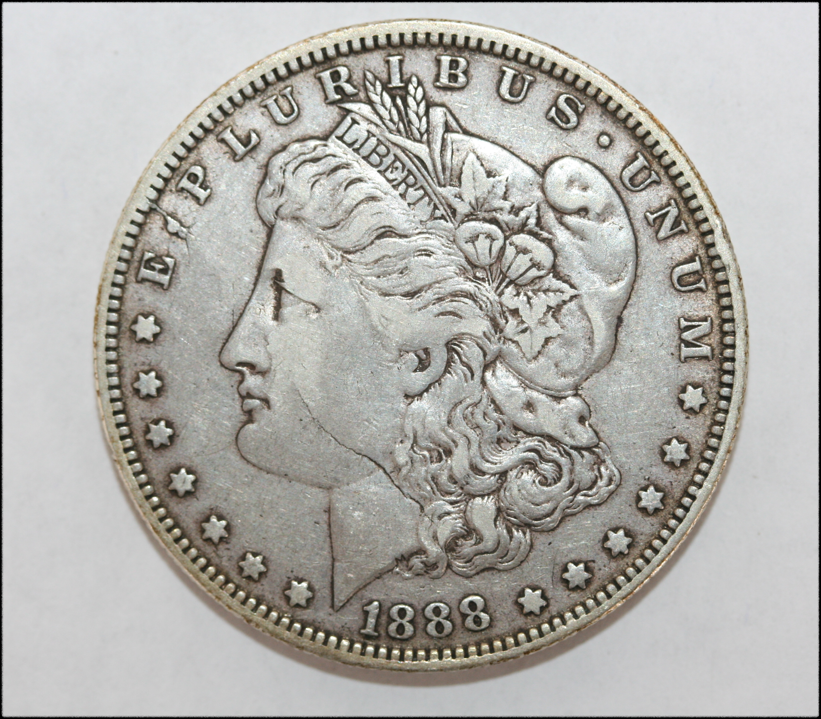 청소년들에게 취업은 자립과 사회 진출의 중요한 관문입니다. 하지만 학교 밖 청소년들은 대부분 취업에 필요한 정보와 기회를 얻기 어려운 상황에 처해 있습니다.