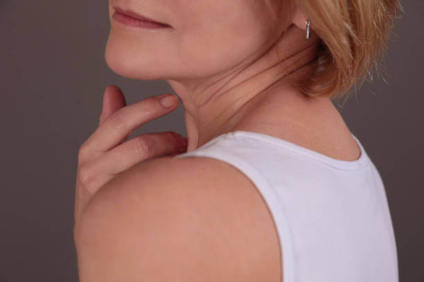 목주름 원인과 없애는 방법? 동안 목선을 만드는 7가지 비밀