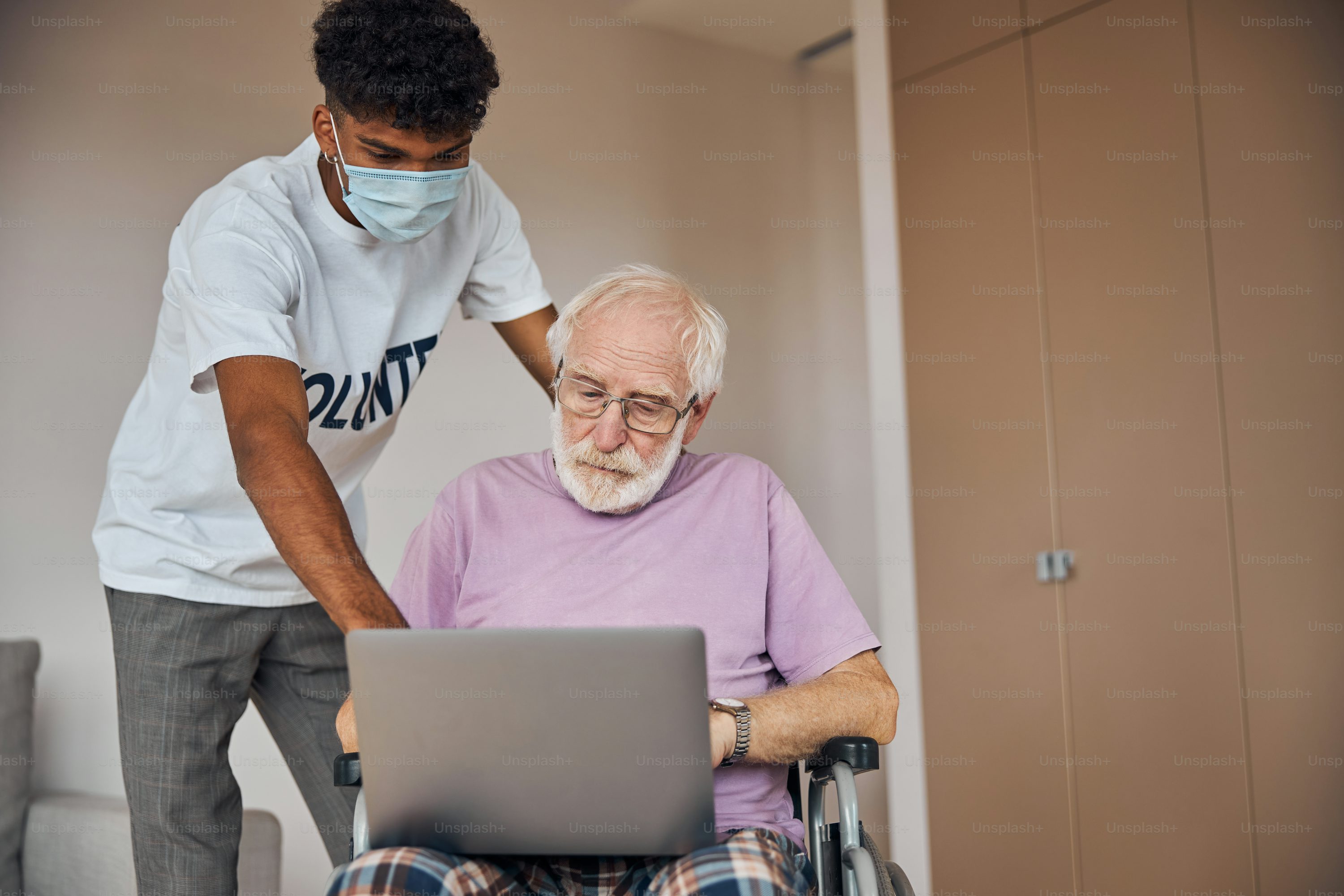 실버 테크 관련 이미지