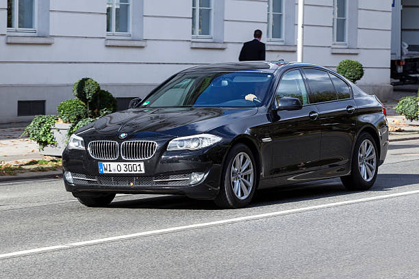 검정색 BMW5시리즈 정면