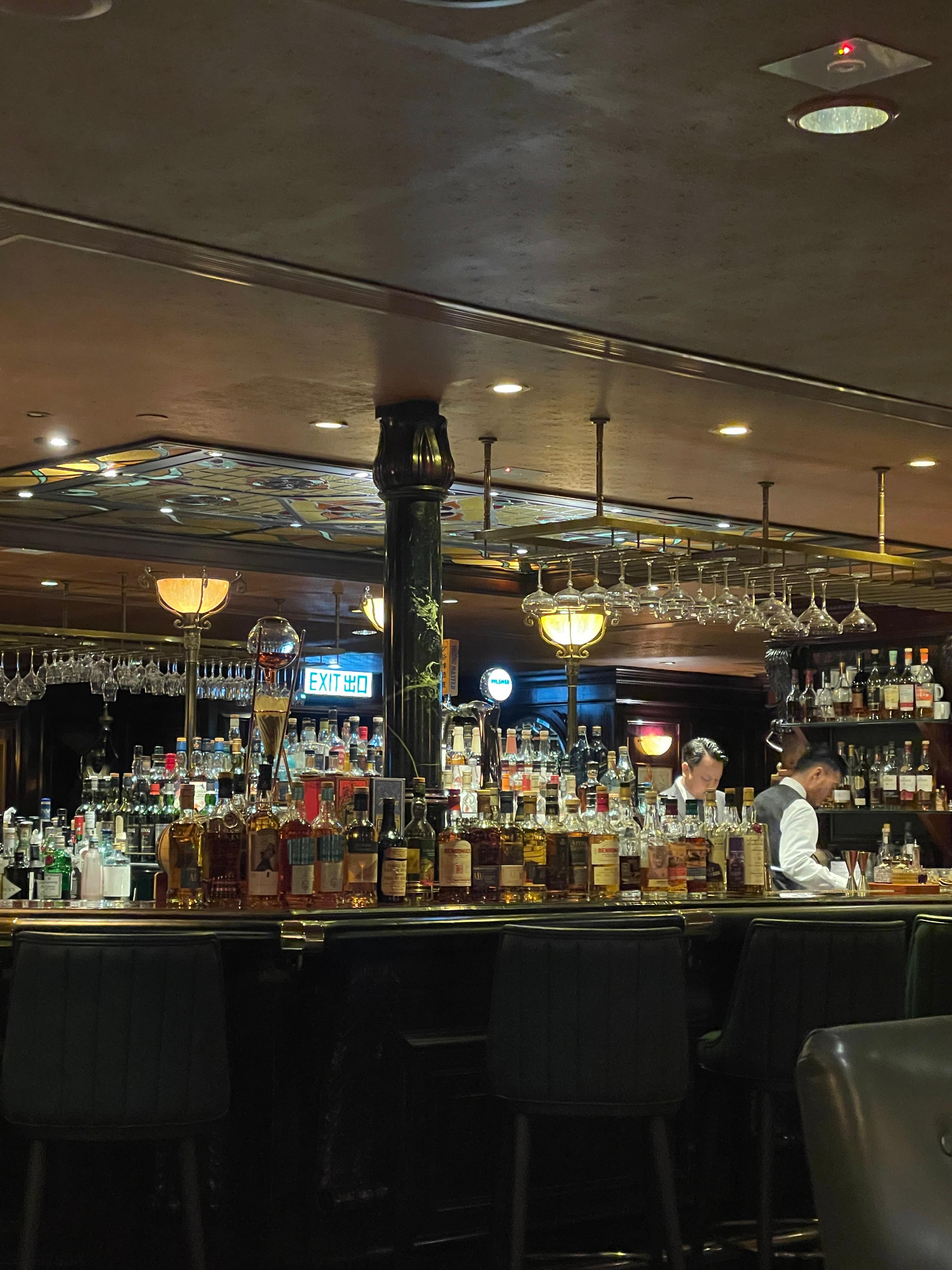 바 내부