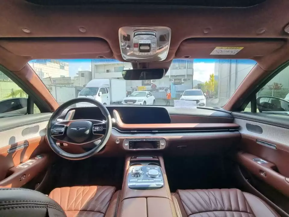 G90 실내는 이렇습니다. G90은 오너 드리븐에 더 어울리는 차입니다.