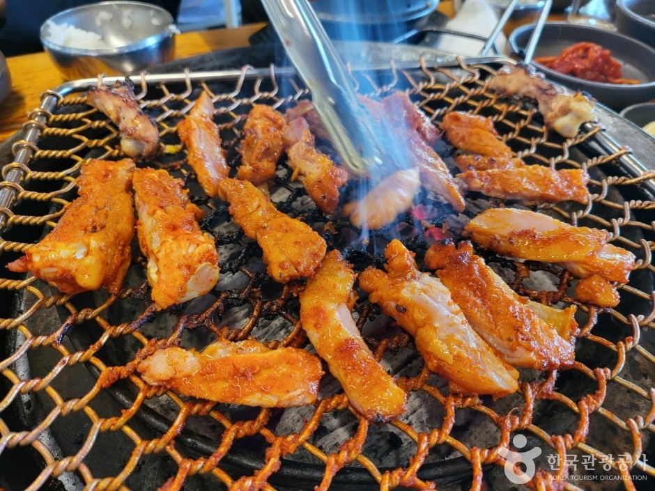 토담숯불닭갈비 숯불에 굽는 닭갈비