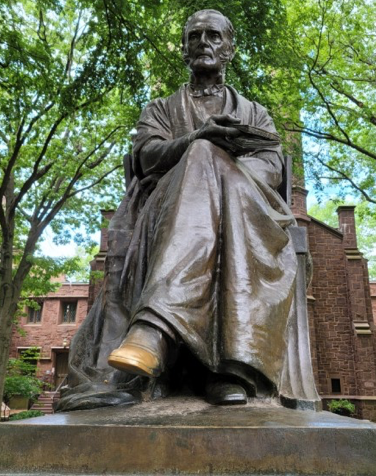 시어도어 드와이트 울시 동상