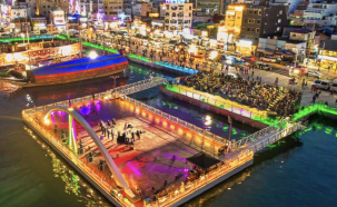 강구안 문화광장의 활기찬 모습