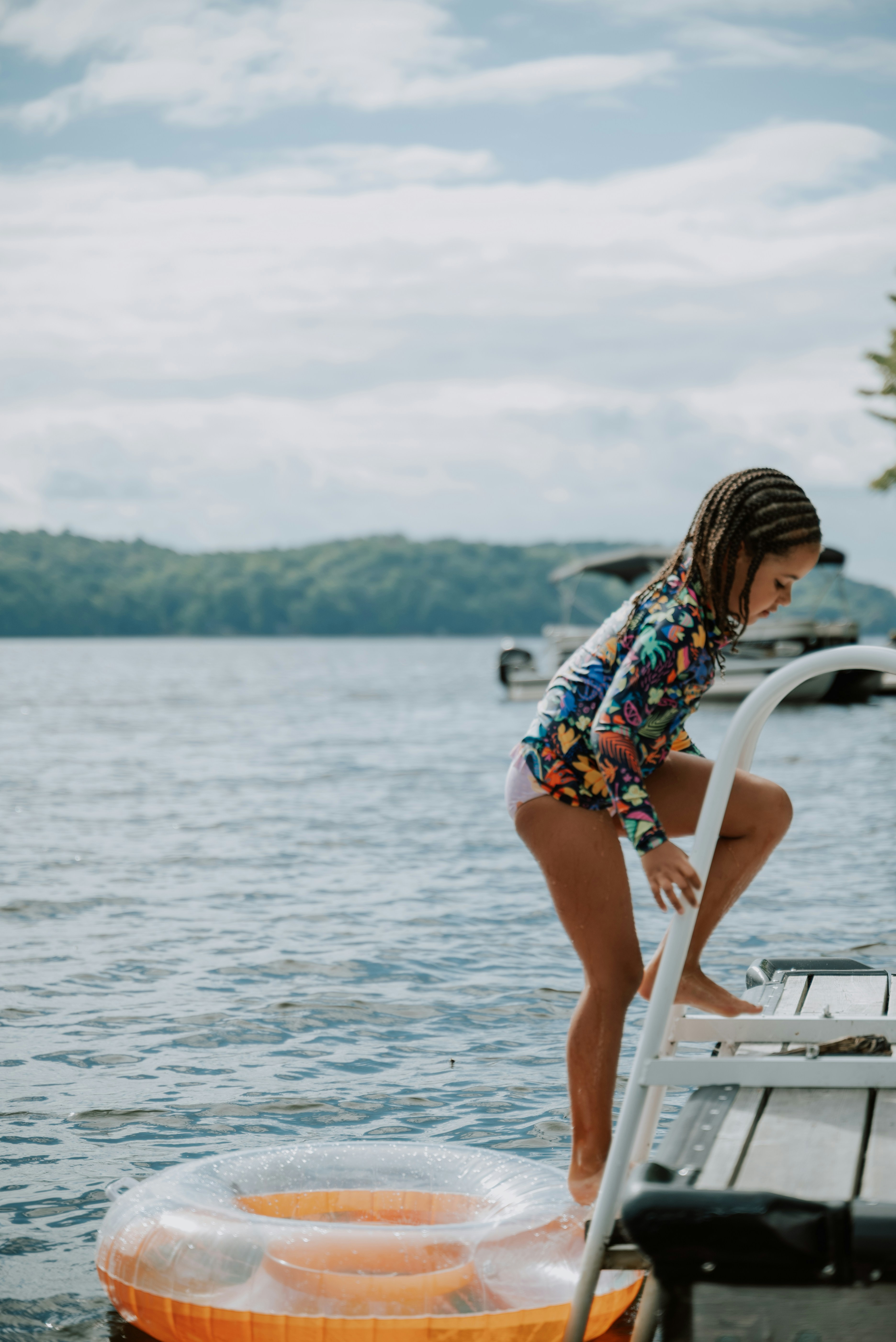 아이들과 함께 수영할 때 필요한 용품 관련 사진