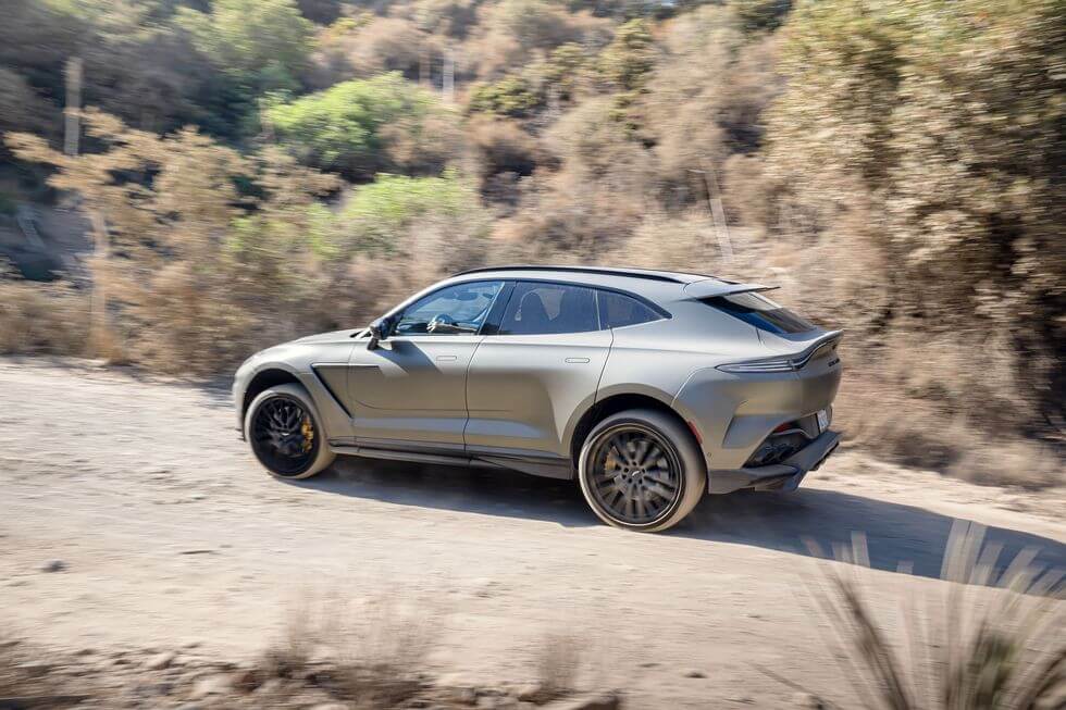 2024 에스턴마틴SUV