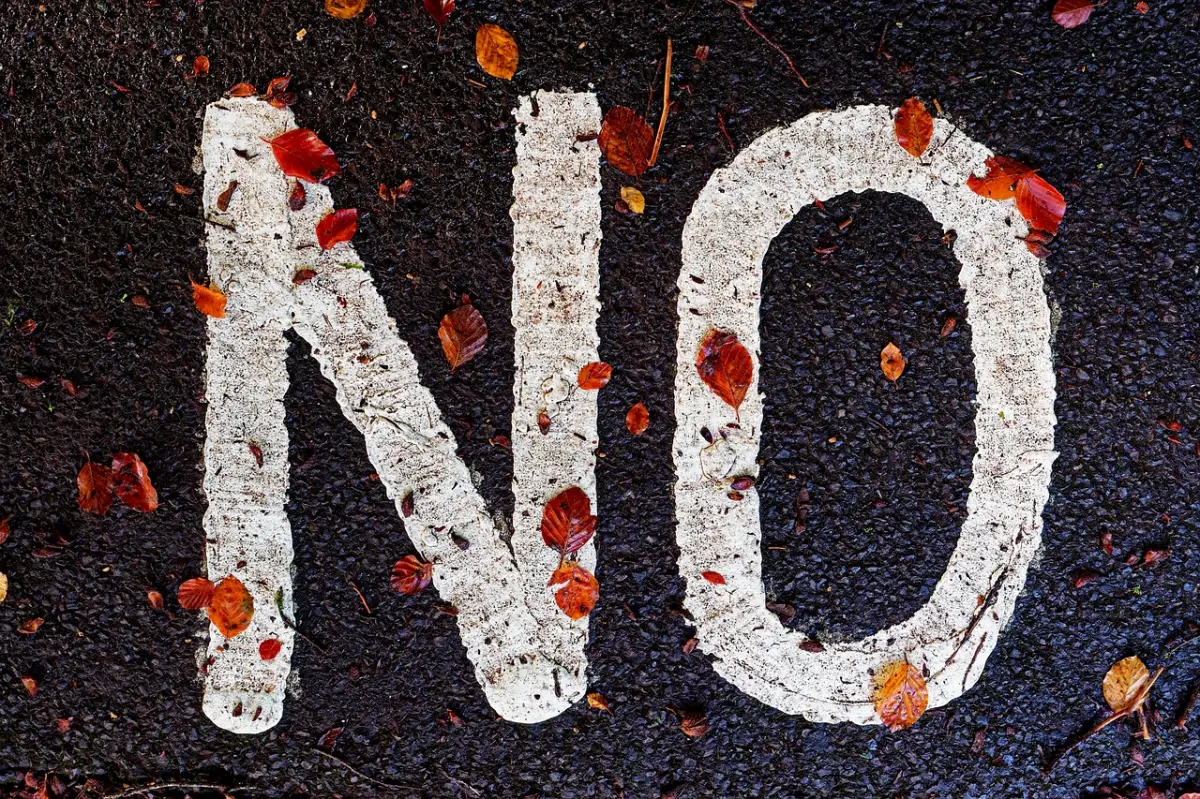 도로-NO-글씨-낙엽