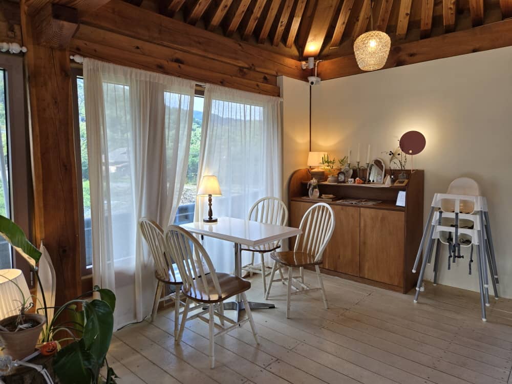 가평 고요재 아기의자